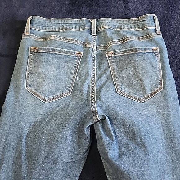 Old Navy Mid Rise Jeans - Picture 4 of 4